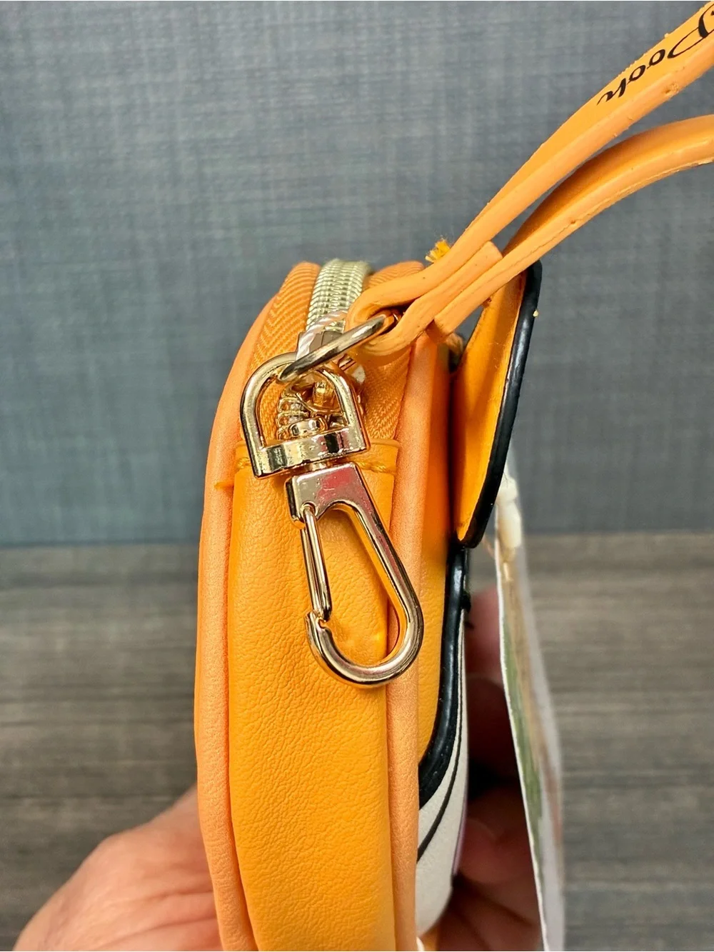 Disneys Tigger Coin and Bag Charm